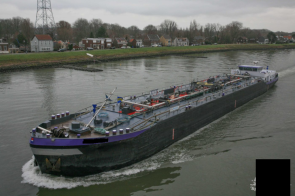 river_tanker_2